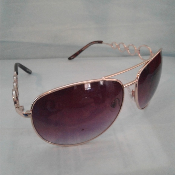 💜 Daisy Fuentes Purple & Goldtone Sunglasses 💜 - Picture 2 of 8